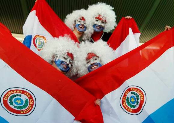 AP - Los colores paraguayos se apoderaron del rstadio Mangaung, Free State, de Bloemfontein.