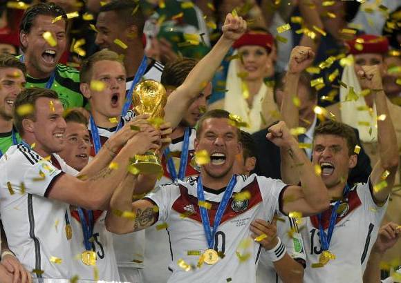 FOTO AFP - Alemania, campeona del Mundial de Brasil 2014 al ganar en la prórroga de la final a Argentina (1-0) en el estadio de Maracaná de Río de Janeiro, sumó su cuarto título de esta competición, de la que no era el vencedor desde hace 24 años, desde Italia 90' ante el mismo rival con idéntico marcador.