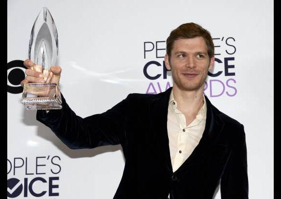 Reuters y AP - Como mejor actor de una nueva serie de televisi&#243;n, el ganador fue Joseph Morgan por su papel en Los originales.