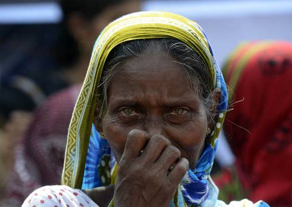AFP - Familias de las v&#237;ctimas del edificio Rana Plaza en Bangladesh, que colaps&#243; el a&#241;o pasado, los recuerdan en el primer aniversario.