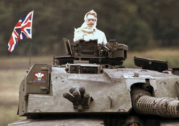 AP - Sin embargo, la inesperada ocupaci&#243;n de las islas Malvinas por parte de los militares argentinos el 2 de abril de 1982 cambi&#243; el rumbo de la historia. La victoria de los brit&#225;nicos en junio de ese a&#241;o sell&#243; el destino, y la fama, de la &quot;dama de hierro&quot;, que se alz&#243; con la victoria en las generales de 1983.