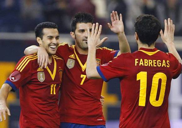 REUTERS - La selecci&#243;n espa&#241;ola recuper&#243; las buenas sensaciones en su primer partido de 2013, amparada en la magia de Iniesta y la racha goleadora de Pedro.