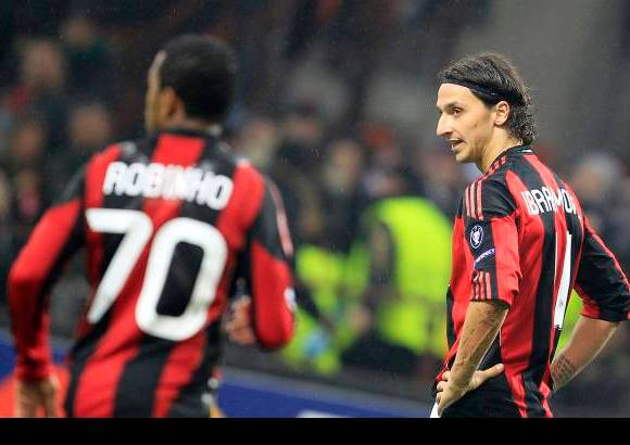 Reuters - El Mil&#225;n pudo igualar en tiempo de descuento, pero un espectacular gol de chilena de Ibrahimovic fue anulado por un presunto empuj&#243;n del atacante sueco.