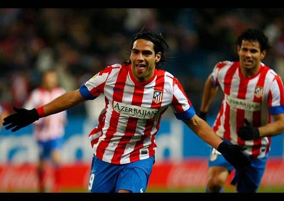 Cortes&#237;a - Falcao celebr&#243; con el Atl&#233;tico de Madrid el t&#237;tulo de la Liga Europea 2011-12.