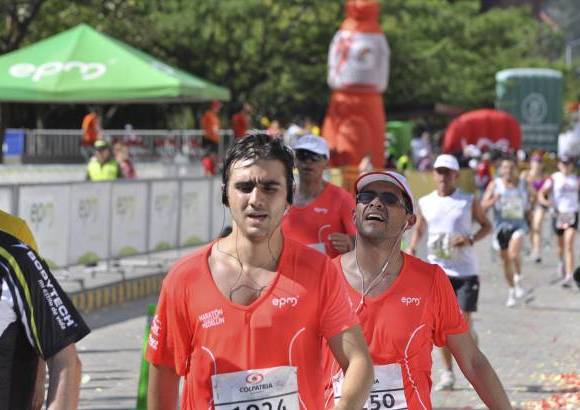 Esteban Jaramillo y Sebasti&#225;n Salazar - M&#225;s de 10 mil competidores se dieron cita en esta hist&#243;rica cita deportiva que se corr&#237;a en las modalidades de 5, 10, 21 y 42 kil&#243;metros.
