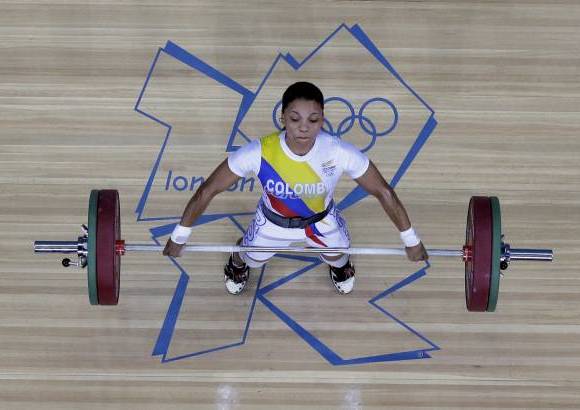 AP - La pesista cartagenera Rusmeris Villar se ubicó en la sexta casilla en la prueba de los 53 kilogramos.