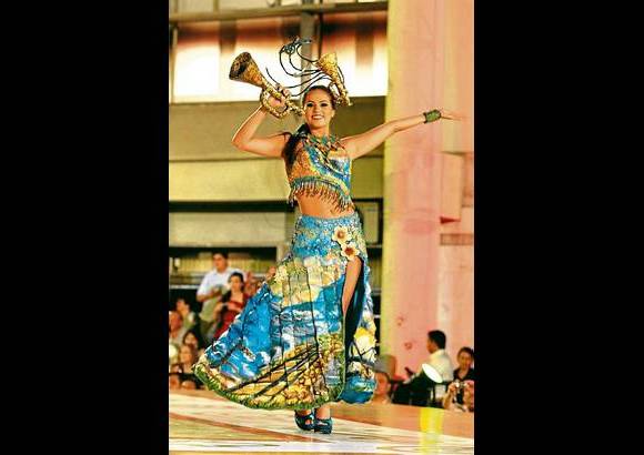 Foto Colprensa - Por primera vez en la historia del Concurso Nacional de Belleza, el Desfile en traje artesanal antes de fantas&#237;a, se cumpli&#243; fuera de Cartagena.