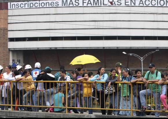 Foto R&#243;binson Saenz - La meta del Gobierno y la Alcald&#237;a es atender 10 mil familias cada d&#237;a.