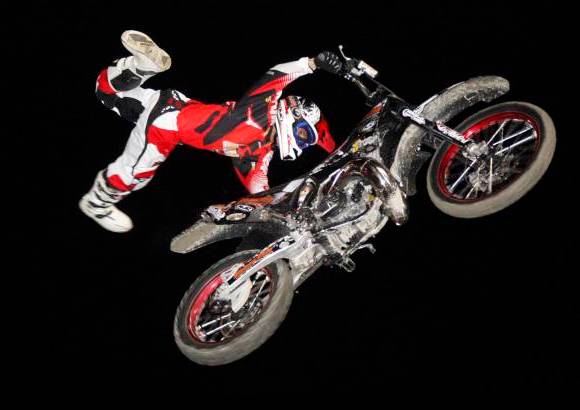 Jaime Pérez - Sebastián "Tatán" Mejía y Dúber el "Pollo" Restrepo, se encargaron por Colombia de ponerle el dramatismo en las motos con saltos mortales y espectaculares figuras en el aire.