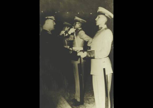 - En el Ej&#233;rcito, Hugo Ch&#225;vez desarroll&#243; un inter&#233;s por la pol&#237;tica.