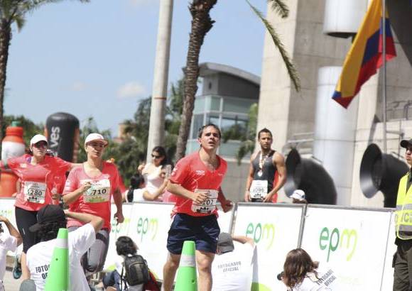 Esteban Jaramillo y Sebastián Salazar - Más de 10 mil competidores se dieron cita en esta histórica cita deportiva que se corría en las modalidades de 5, 10, 21 y 42 kilómetros.