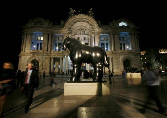 AP - "Fernando Botero: una celebración", la quinta exposición del colombiano en México, enmarca el cumpleaños número 80 del artista, a celebrarse el próximo 19 de abril, y sus 65 años de actividad artística.