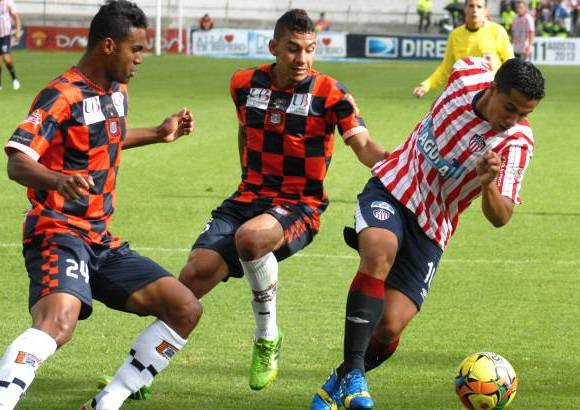 COLPRENSA - Junior visit&#243; al Chic&#243; en su patio y aunque no gan&#243; (1-1), sum&#243; un punto que lo mantuvo en la parte alta de la tabla.