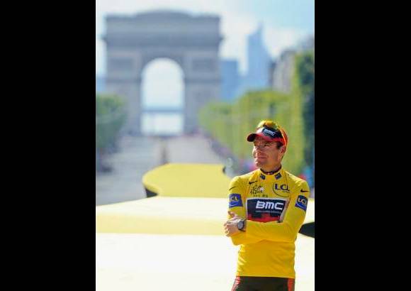 AP - Evans, de 34 a&#241;os, cruz&#243; la meta en los Campos El&#237;seos al final de una etapa mayormente ceremonial. El australiano se hab&#237;a asegurado virtualmente el t&#237;tulo en la contrarreloj del s&#225;bado en Grenoble.