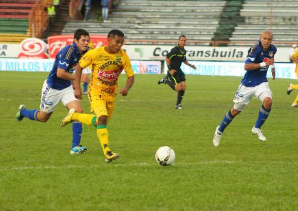 Colprensa - El equipo opita dirigido por Néstor Otero, alcanzó su primer triunfo al vencer 2-1 a Millonarios en el estadio Guillermo Plazas Alcid de Neiva.