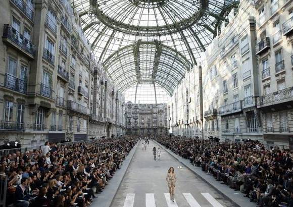 AFP - Desfile de Chanel en Par&#237;s que cerr&#243; la modelo Gisele Bundchen.