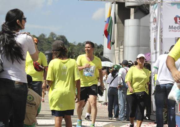 Esteban Jaramillo y Sebastián Salazar - Más de 10 mil competidores se dieron cita en esta histórica cita deportiva que se corría en las modalidades de 5, 10, 21 y 42 kilómetros.