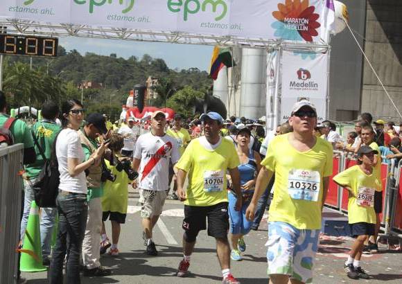 Esteban Jaramillo y Sebastián Salazar - Más de 10 mil competidores se dieron cita en esta histórica cita deportiva que se corría en las modalidades de 5, 10, 21 y 42 kilómetros.