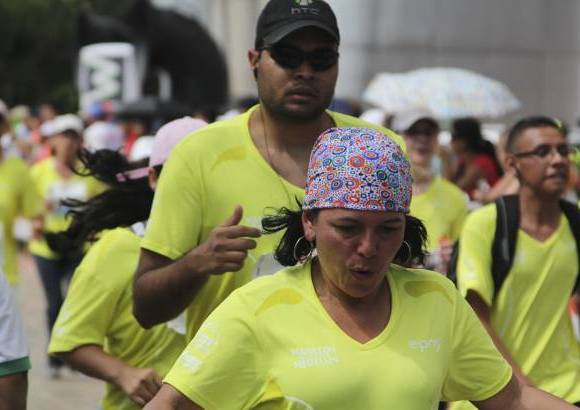 Esteban Jaramillo y Sebastián Salazar - Más de 10 mil competidores se dieron cita en esta histórica cita deportiva que se corría en las modalidades de 5, 10, 21 y 42 kilómetros.