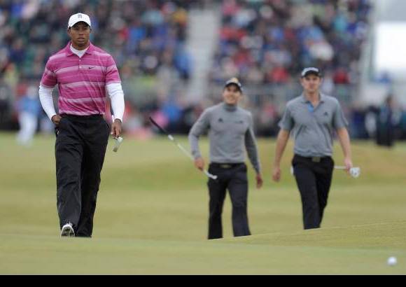 Reuters - Villegas estuvo acompañado por el estadounidense Tiger Woods, quien finalizó en el puesto 12 con 67 golpes.