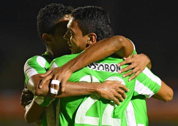 FOTO AFP - Los cambios le permitieron al Nacional asumir un mayor dominio del partido y comenzar a generar algunas oportunidades de gol, una de las cuales fue coronada por Bocanegra.