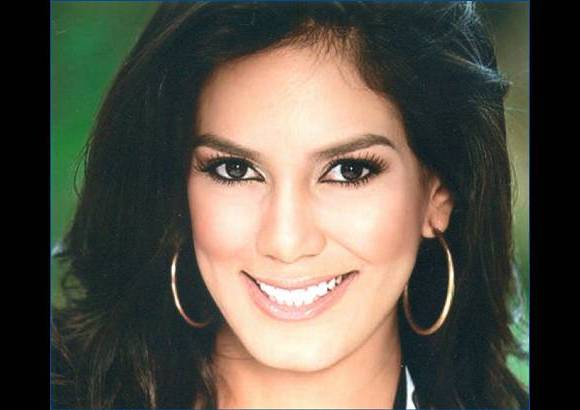 Cortes&#237;a Concurso Nacional de Belleza - Catalina tiene 21 a&#241;os de edad. Esta cale&#241;a estudia Derecho en la Pontificia Universidad Javeriana de Cali. Sus medidas son: 85-61-92 y su estatura 1.74 metros. Tiene ojos y cabello negros y piel canela. Le gusta el baile, el deporte, leer e ir a cine. Su familia est&#225; integrada por su madre Katty Robayo Vargas y su hermano Gabriel.