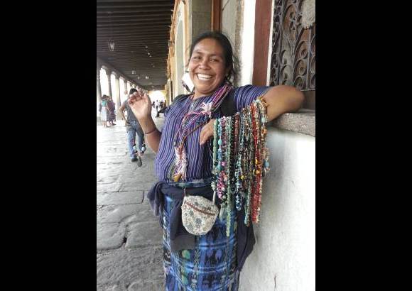 Juan Felipe Quintero - "Tómeme la foto. Así se acordará de que no quiso comprarme nada", me dijo con simpatía esta mujer. Doble falta: no le pregunté el nombre.