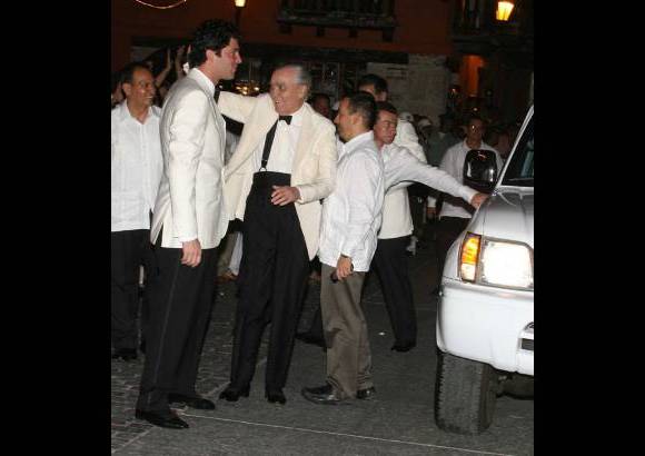 - Andr&#233;s Santo Domingo D&#225;vila, el hijo menor del magnate, se cas&#243; en Cartagena. Su padre siempre a su lado.