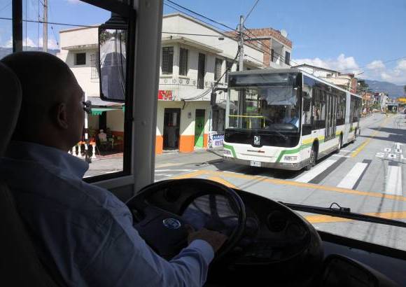 Julio C&#233;sar Herrera - Ante la mirada de algunos curiosos que no tuvieron inconveniente en madrugar, a las 4:20 de la ma&#241;ana de este jueves se dio inicio a una nueva fase de la movilidad en Medell&#237;n, con la entrada en operaci&#243;n del metropl&#250;s.