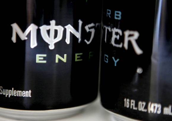 Reuters - La Administración de Medicamentos y Alimentos de Estados Unidos investiga la muerte cinco personas que podrían estar asociadas a la bebida energizante de Monster Beverage Corp entre 2009 y junio de este año.