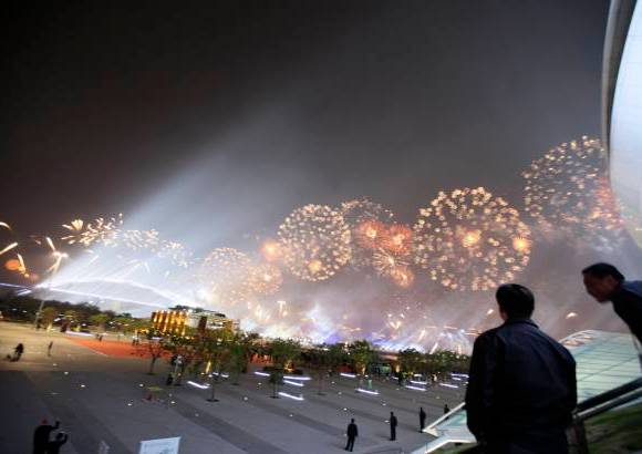 AP - La Expo de Shanghái tiene ya el récord de participantes, con 189 países y 50 organizaciones internacionales, y ahora tiene por delante el reto de ser la más visitada, que logrará si se cumplen las expectativas de sus organizadores, que tienen previsto recibir, al menos, 70 millones de visitantes.