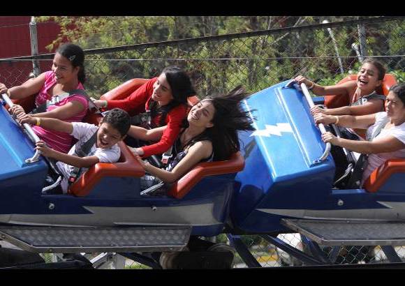 FOTO EL COLOMBIANO - Es uno de los sitios de recreaci&#243;n de mayor acogida por los habitantes de Medell&#237;n. Sus juegos mec&#225;nicos y el lago que tiene en su centro son sus atracciones m&#225;s reconocidas. Por el Parque Norte J. Emilio Valderrama han pasado casi todos los medellinenses.