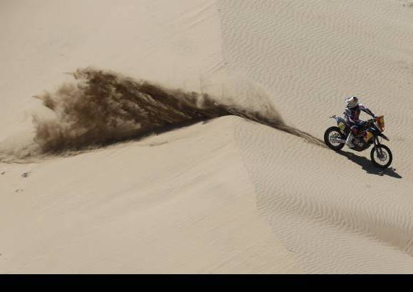 Reuters - El franc&#233;s Cyril Despres es el rey de las motos tras disputarse este jueves la etapa 12.