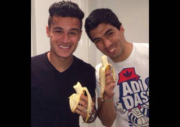 FOTOS CORTES&#205;A - Luis Suares y Coutinho, jugadores del Liverpool, tambi&#233;n publicaron la foto con el banano.