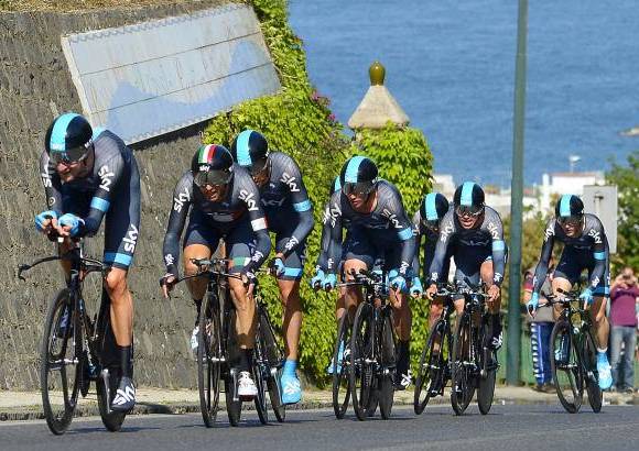 AP - El conjunto británico Sky fue el vencedor de la segunda etapa del Giro de Italia.