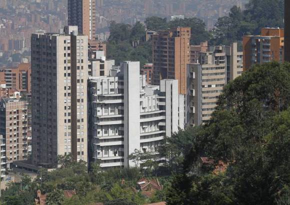 Edwin Bustamante - A las 9:00 a.m. de este martes se cumpli&#243; con la demolici&#243;n de las cuatro torres restantes de Space