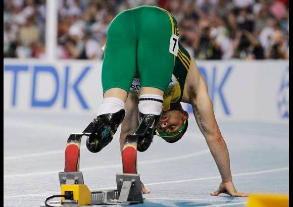 AP - Pistorius necesitaba llegar en uno de los dos primeros puestos de su serie para acceder a la final o acreditar uno de los dos mejores tiempos entre los perdedores, pero su octavo y último puesto, con una marca de 46.19, le dejó fuera del torneo.