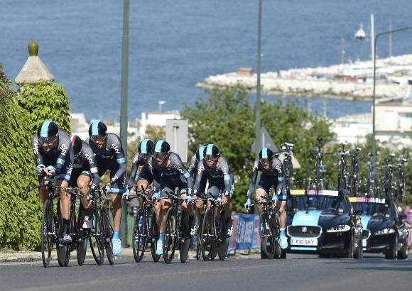 AP - El Giro seguirá en la región de Nápoles para la tercera etapa del lunes, un recorrido montañoso y largo de 222 kilómetros.