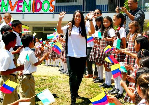 Juan Antonio S&#225;nchez - Un gran aplauso y gritos de &#161;Mariana, Mariana, Mariana&#133;, fueron los elegidos de parte de los ni&#241;os y j&#243;venes para recibir a la deportista.