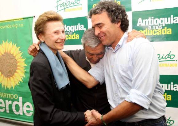 Juan Fernando Cano - Un emocionado Sergio Fajardo Valderrama celebr&#243; con sus padres Ra&#250;l y Mara su triunfo en las urnas, que lo convierten en el gobernador electo de Antioquia.