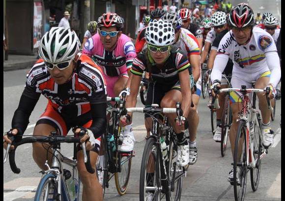 R&#243;binson S&#225;enz - La campeona mundial Mar&#237;a Luisa Calle present&#243; dura resistencia en la M&#225;ster B y fue 12 en la etapa ganada por Juan Carlos Ram&#237;rez (Adida).