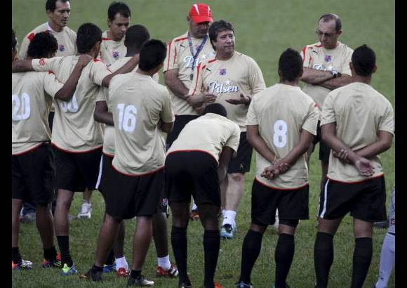 Manuel Saldarriaga - Hern&#225;n Dar&#237;o Bolillo G&#243;mez luego de ser presentado ante los medios de comunicaci&#243;n se puso los cortos e inici&#243; los entrenamientos con el Independiente Medell&#237;n.