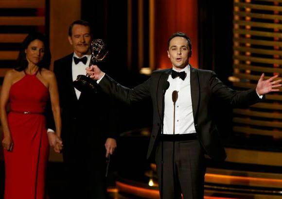 Reuters - Jim Parsons levantó su cuarto Emmy de mejor actor de comedia por "The Big Bang Theory"