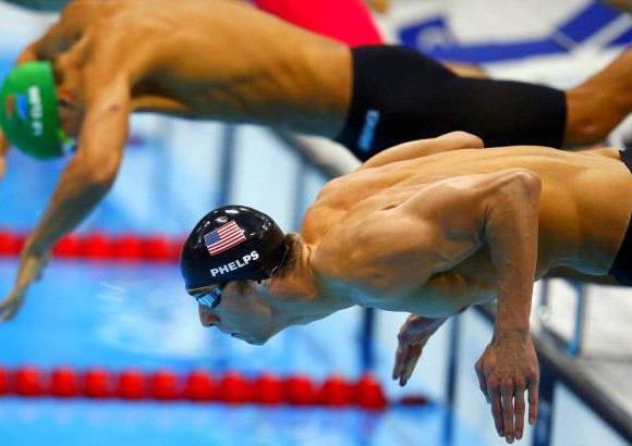 AP - El campe&#243;n ol&#237;mpico Michael Phelps triunf&#243; en su &#250;ltima prueba individual de la nataci&#243;n, y se alz&#243; con la medalla dorada n&#250;mero 17 de las 21 que tiene.