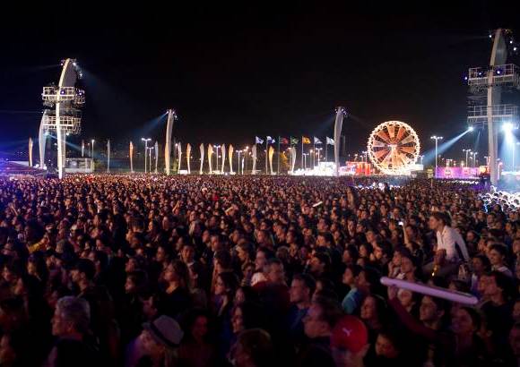 AP - Con su inauguración, Río de Janeiro puede presumir de haber celebrado ya cuatro ediciones del famoso festival, considerado el más grande del mundo.
