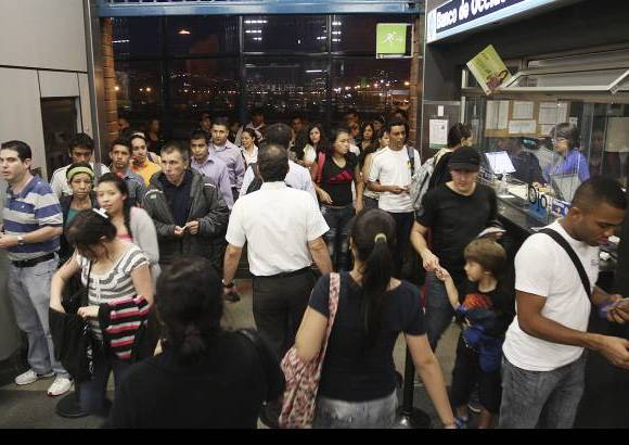 Foto R&#243;binson S&#225;enz - El metro explica que en octubre y noviembre aumenta la afluencia de pasajeros, que se dispara en el &#250;ltimo trimestre.
