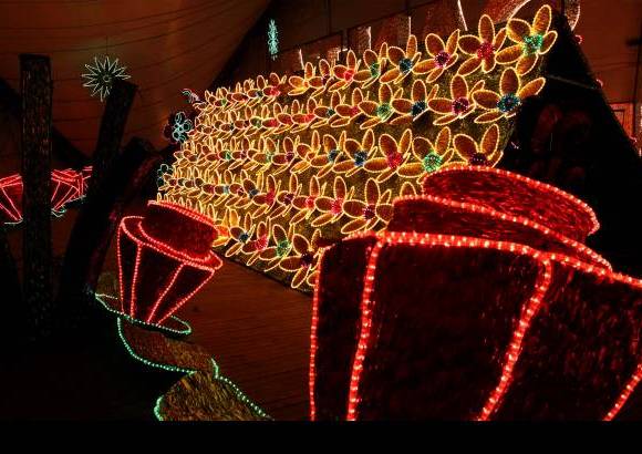 Jaime P&#233;rez - As&#237; luces las escenas navide&#241;as especiales que se montaron en el r&#237;o Medell&#237;n.