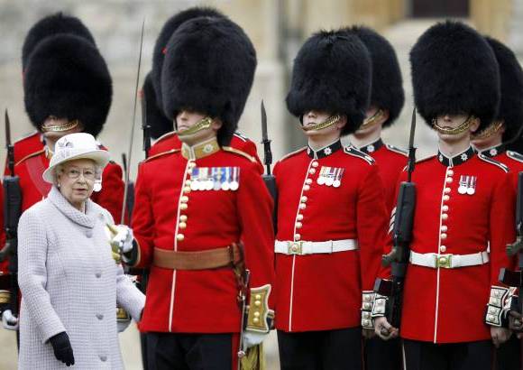 Foto Reuters - Conservadora, divertida, r&#237;gida, t&#237;mida, distante, pr&#225;ctica, sensible, observadora, taca&#241;a o directa son algunos de los adjetivos que se le achacan a esta mujer con salud de hierro a quien de ni&#241;a llamaban Lilibet, pero poco se sabe de su personalidad y gustos.