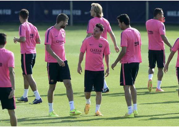 Afp - El retorno de Lionel Messi a los entrenamientos del Barcelona, tras agotar sus vacaciones, despertó la curiosidad entre los seguidores del jugador en las redes sociales sobre todo por el nuevo look que luce el futbolista argentino.