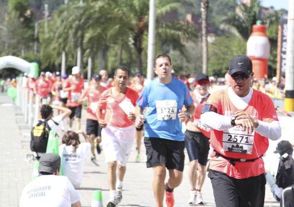 Esteban Jaramillo y Sebasti&#225;n Salazar - M&#225;s de 10 mil competidores se dieron cita en esta hist&#243;rica cita deportiva que se corr&#237;a en las modalidades de 5, 10, 21 y 42 kil&#243;metros.